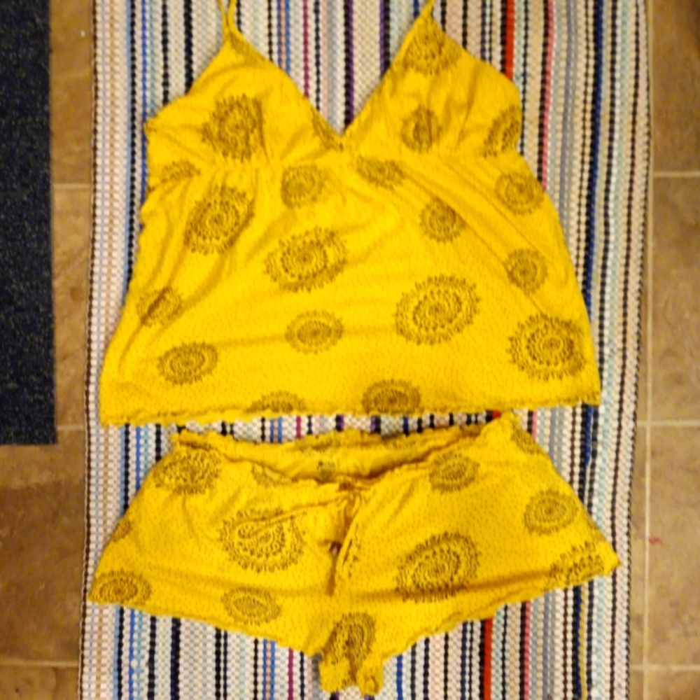 Tank and shorts sleep set Yellow/chocolate Brown Paisley Old Navy Size Small